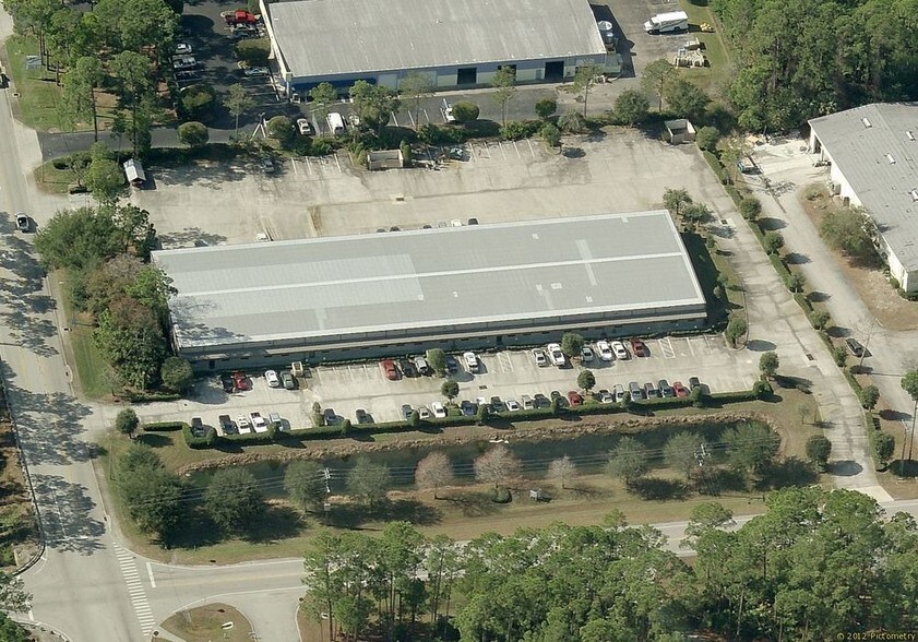 700 Fentress Blvd, Daytona Beach, FL à louer - Photo principale - Image 1 de 14