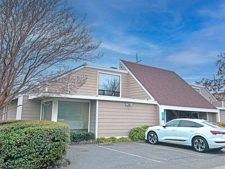 456 South E St, Santa Rosa, CA à vendre - Photo du bâtiment - Image 2 de 25