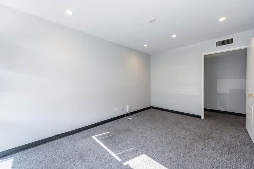 711 W 17th St, Costa Mesa, CA for lease - Interior Photo - Image 3 of 13