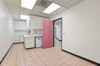 6347 Pacific Blvd, Huntington Park, CA for lease Interior Photo- Image 2 of 10