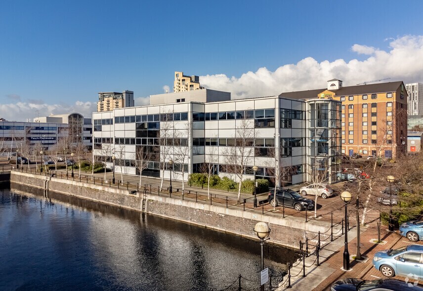 Waterfront Quay, Salford for lease - Building Photo - Image 3 of 8