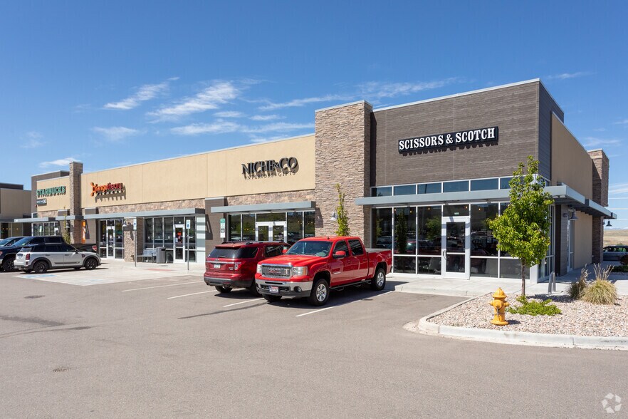 12227 Pine Bluffs Way, Parker, CO à louer - Photo du bâtiment - Image 2 de 5