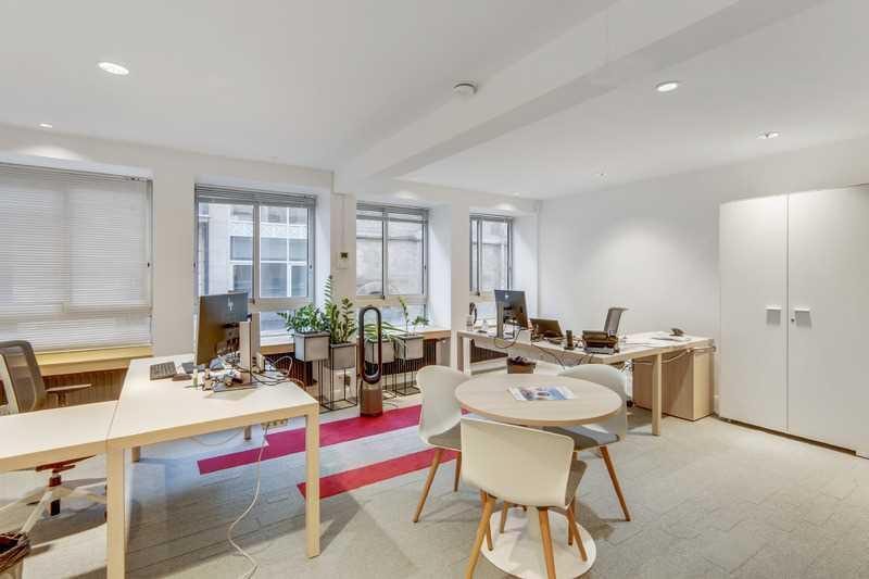Immeuble residentiel dans Paris à vendre - Photo du bâtiment - Image 3 de 5