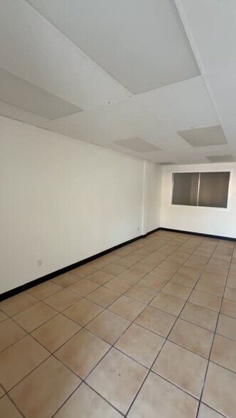 2537 W Beverly Blvd, Montebello, CA à louer - Vidéo sur l’inscription commerciale - Image 2 de 8