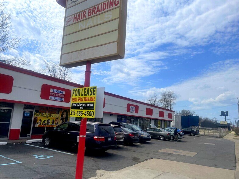23675-23699 W Seven Mile Rd, Detroit, MI à louer - Photo du bâtiment - Image 2 de 3