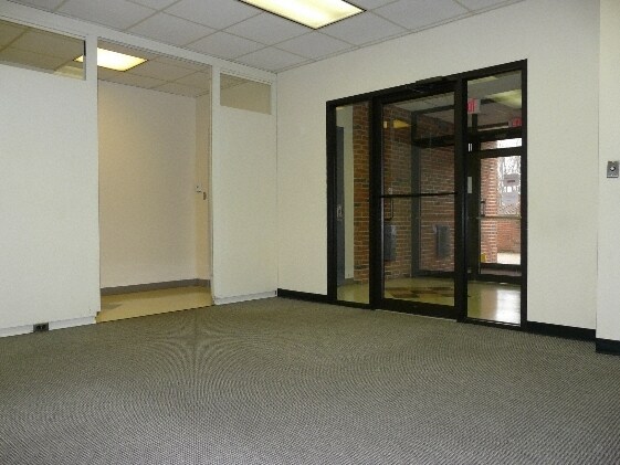 1528 NW 5th St, Richmond, IN à vendre - Hall d’entrée - Image 2 de 4