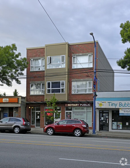 3155-3159 Kingsway, Vancouver, BC à vendre - Photo du bâtiment - Image 3 de 13