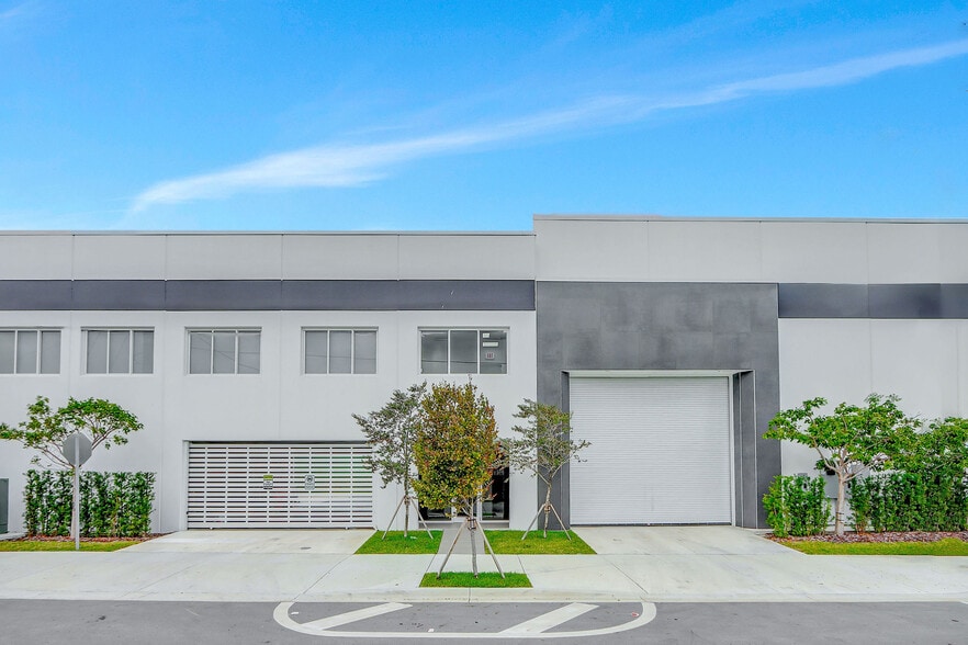 235 NE 67th St, Miami, FL for lease - Primary Photo - Image 2 of 20