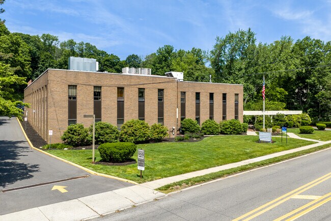 Plus de détails pour 555 Kinderkamack Rd, Oradell, NJ - Bureau aux enchères