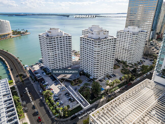 Plus de détails pour 801 Brickell Bay Dr, Miami, FL - Multi-résidentiel à vendre