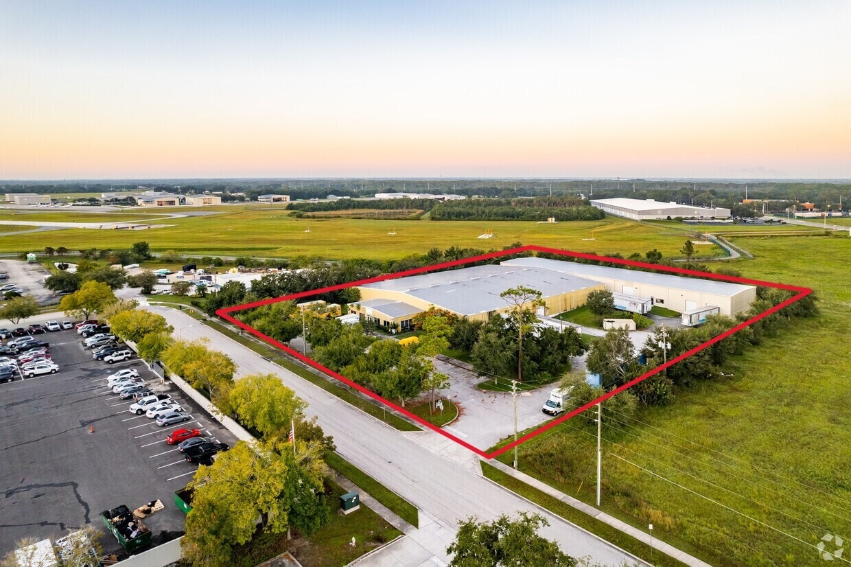 900 Armstrong Blvd, Kissimmee, FL for lease Building Photo- Image 1 of 15