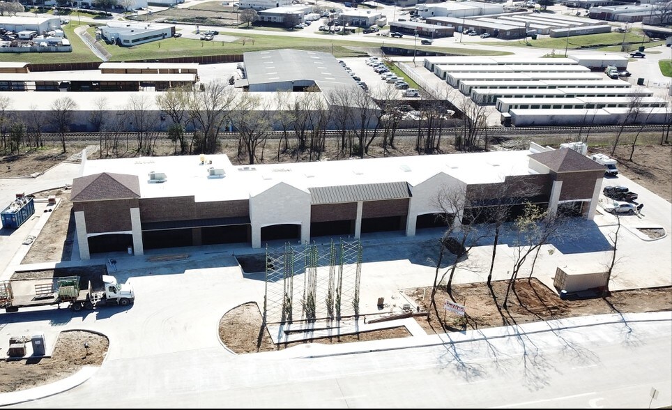 250 E Valley Ridge Blvd, Lewisville, TX à louer - Photo principale - Image 1 de 9
