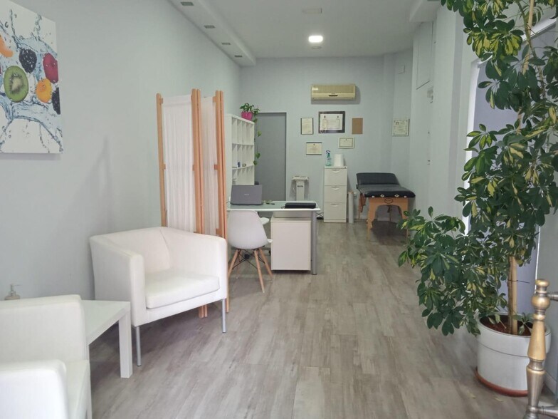 Retail in Cáceres, Cáceres for sale - Building Photo - Image 3 of 5