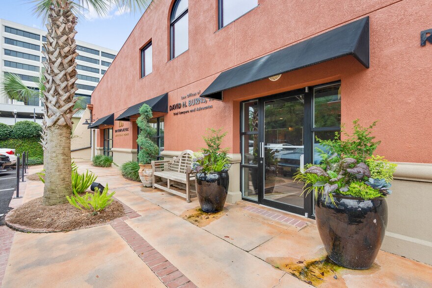 122 S Calhoun St, Tallahassee, FL à louer - Photo du bâtiment - Image 2 de 28