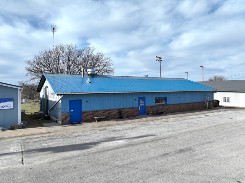 202 Ash St, Pleasant Dale, NE à vendre - Photo du bâtiment - Image 2 de 4