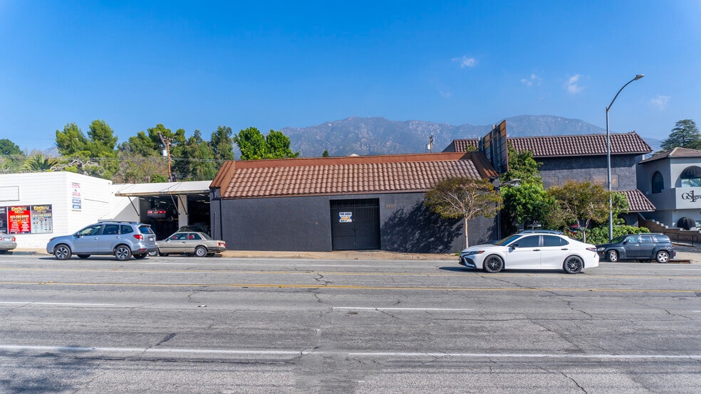 3937 Foothill Blvd, La Crescenta, CA à louer - Photo principale - Image 1 de 14