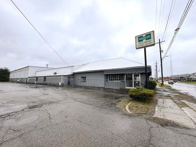 700 N Eastern Ave, Connersville, IN for sale - Primary Photo - Image 1 of 26