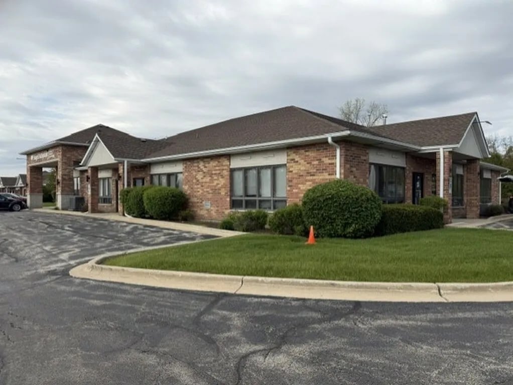 820 E Terra Cotta Ave, Crystal Lake, IL for sale Primary Photo- Image 1 of 2