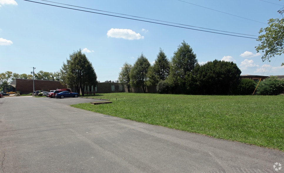 1200 Park Ave, Murfreesboro, TN à louer - Photo du bâtiment - Image 3 de 3