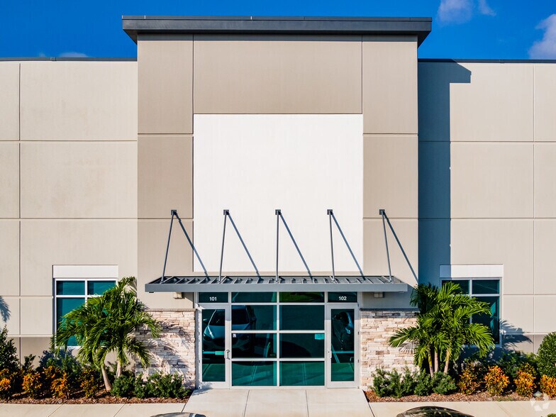 3155 Lakewood Ranch Blvd, Bradenton, FL à louer - Photo du bâtiment - Image 3 de 19
