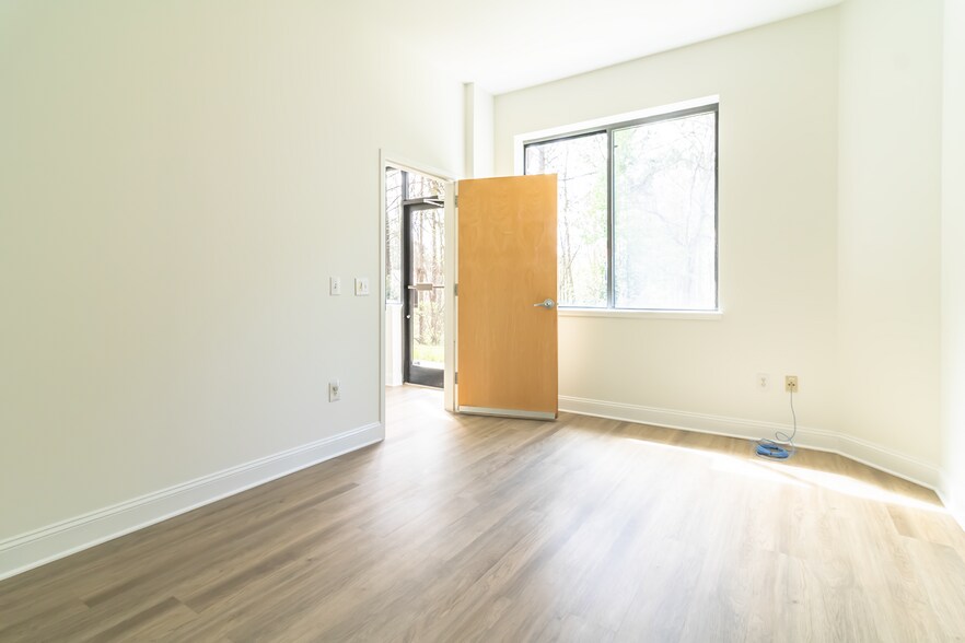 5613 Duraleigh Rd, Raleigh, NC à vendre - Photo du bâtiment - Image 3 de 10