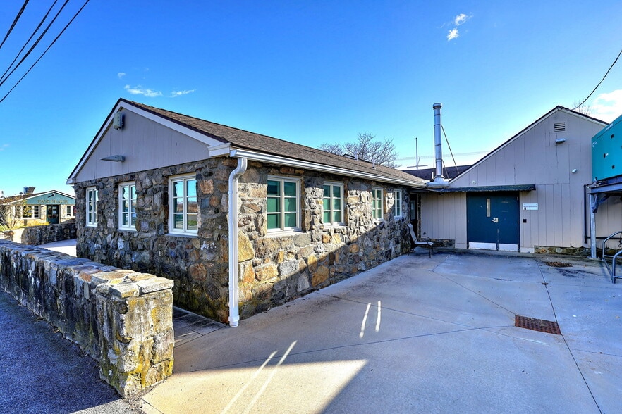 506 Old Whitfield St, Guilford, CT for lease - Building Photo - Image 3 of 16