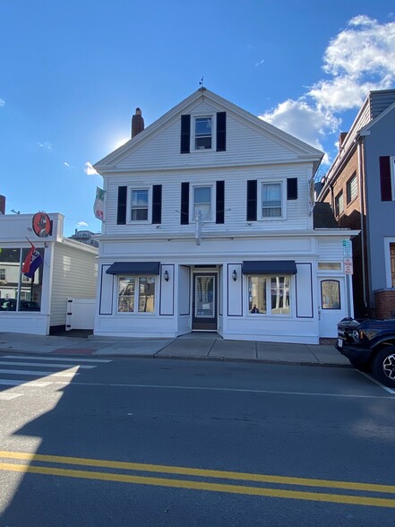 68 Court St, Plymouth, MA à vendre - Photo du bâtiment - Image 1 de 1