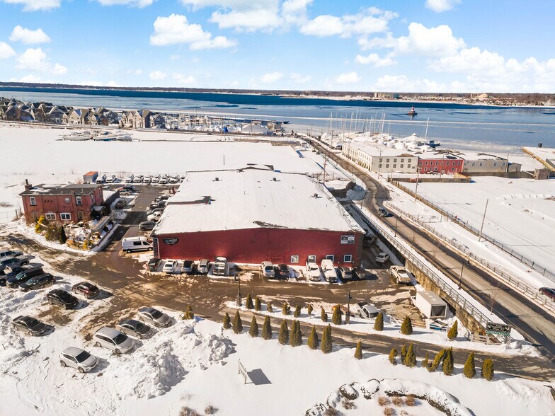 75 Ferry St, Fall River, MA à vendre - Vidéo sur l’inscription commerciale - Image 2 de 37