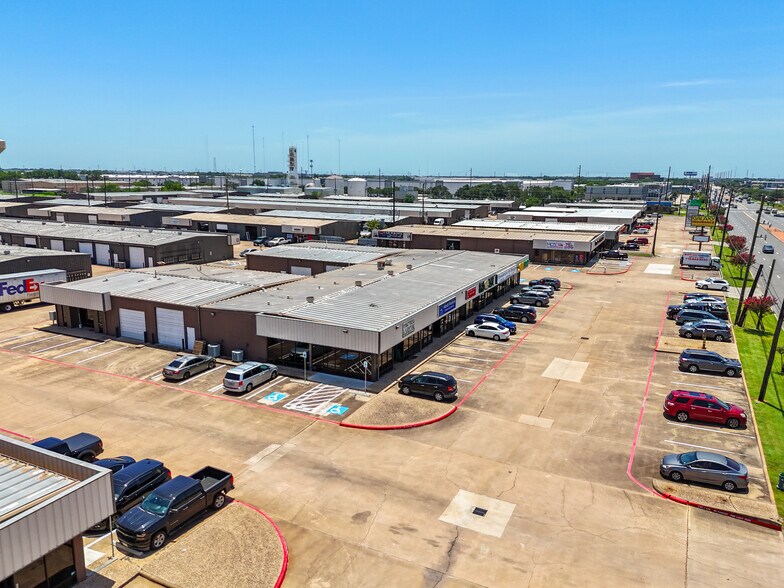 12999-13003 Murphy Rd, Stafford, TX à louer - Photo du bâtiment - Image 3 de 29