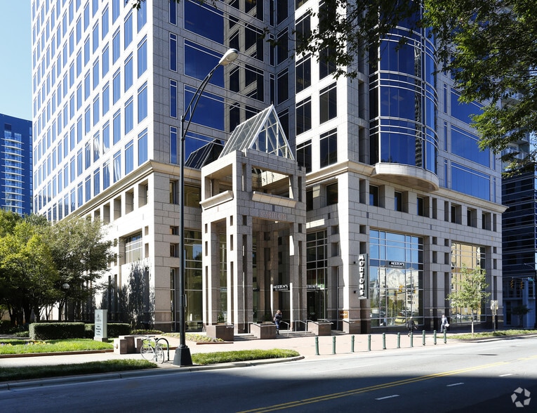 227 W Trade St, Charlotte, NC à louer - Photo du bâtiment - Image 3 de 21