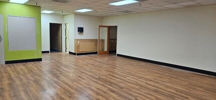 2241-2247 Country Club Rd, Woodburn, OR for lease Interior Photo- Image 2 of 4