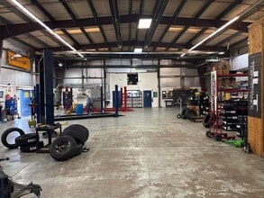 5236 Pacific Blvd SW, Albany, OR for sale Interior Photo- Image 2 of 3