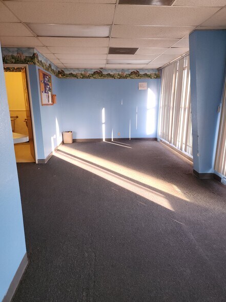 1619 Cecil Ave, Delano, CA à louer - Photo du bâtiment - Image 3 de 12