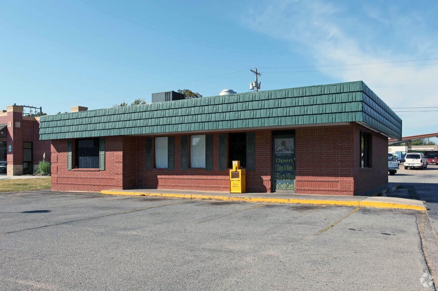 432 N Broadway Ave, Shawnee, OK for lease - Primary Photo - Image 2 of 7