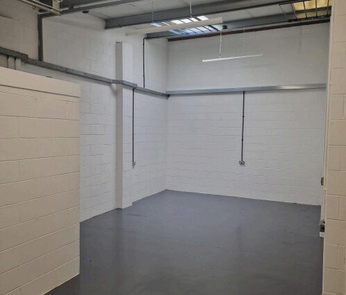 Wellington Rd, Alcester for lease - Interior Photo - Image 2 of 2