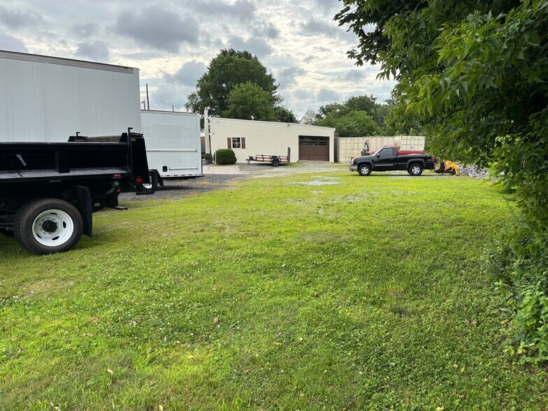 114 Columbia Ave, Willimantic, CT à louer - Photo du bâtiment - Image 3 de 6