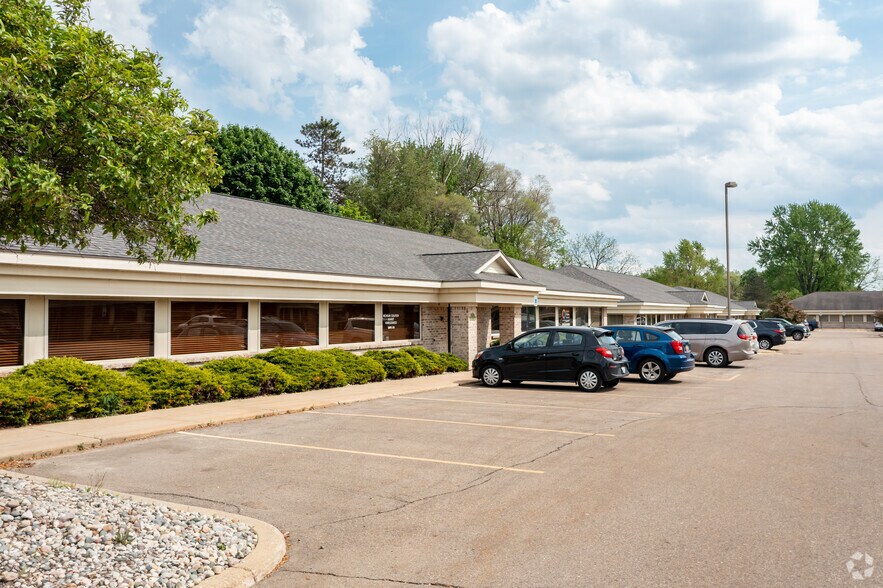 15851 S Old Us-27, Lansing, MI à vendre - Photo du bâtiment - Image 3 de 6