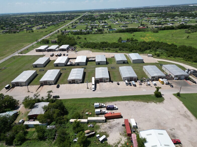 8525 Michael Talty Ave, Terrell, TX à louer - Photo du bâtiment - Image 2 de 2