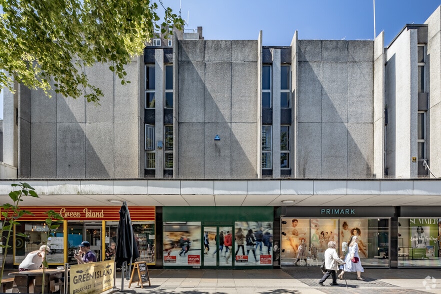 68-118 New Street portefeuille de 14 propriétés à vendre sur LoopNet.ca - Photo principale - Image 3 de 12