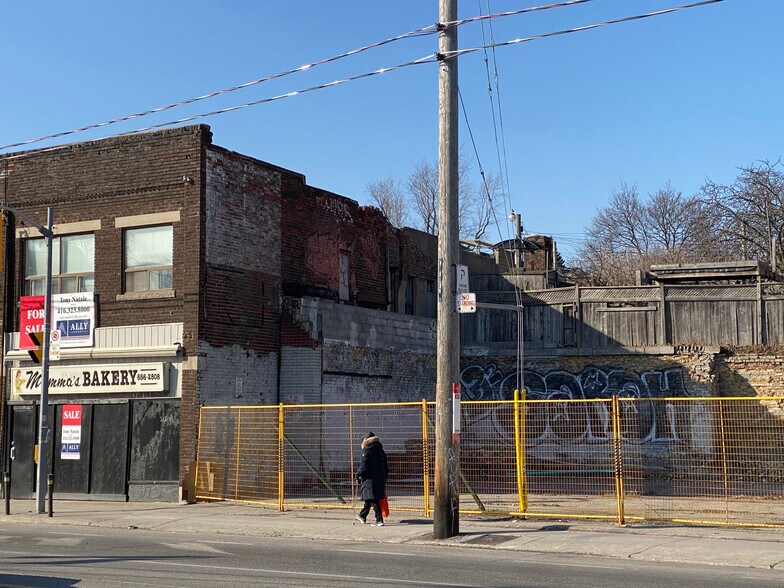 1130 Davenport Rd, Toronto, ON à vendre - Photo du bâtiment - Image 3 de 5