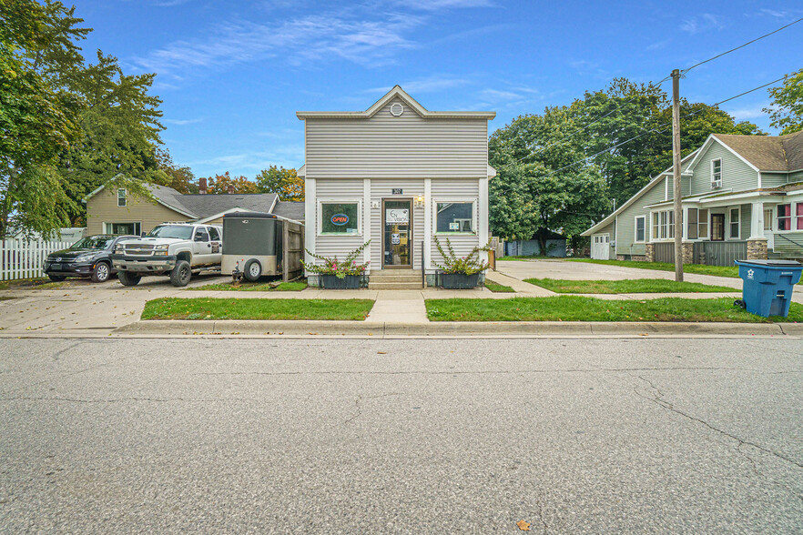 307 Sibben St, Manistee, MI for sale - Primary Photo - Image 1 of 17