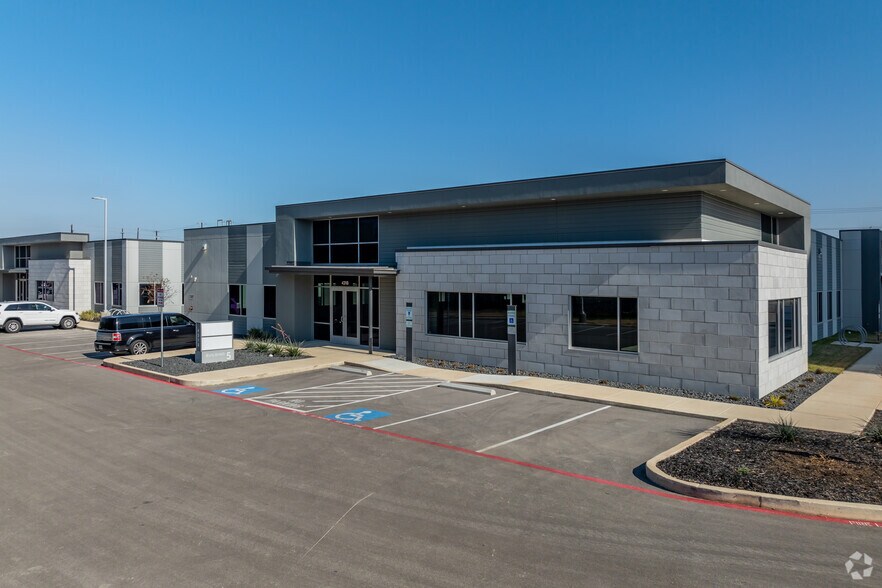 4318 De Zavala Rd, San Antonio, TX for lease - Building Photo - Image 3 of 28