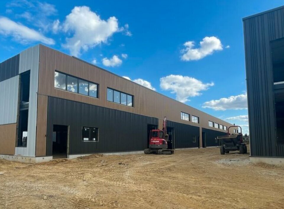 Flex in Amblainville for lease Building Photo- Image 1 of 4