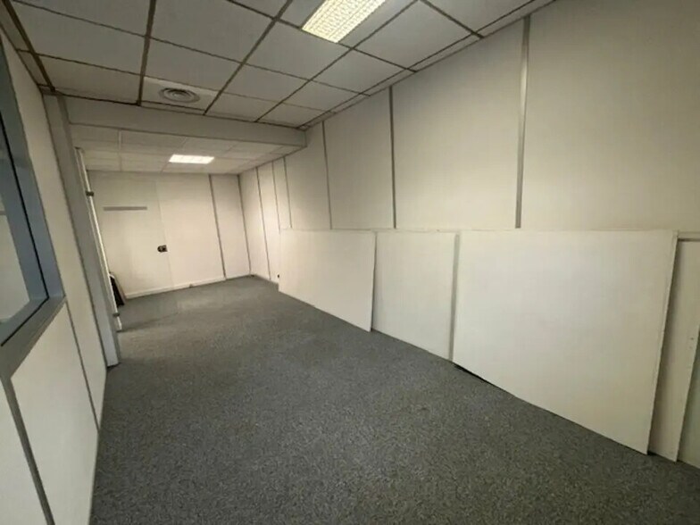 Office in Aix-en-Provence for lease - Interior Photo - Image 2 of 7