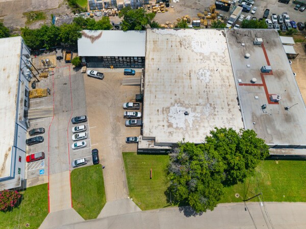 9210 King Arthur Dr, Dallas, TX à vendre - Photo du bâtiment - Image 3 de 12