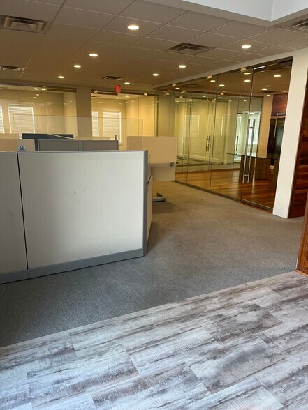 700 Warrington Sq, Chesapeake, VA for lease - Interior Photo - Image 2 of 11