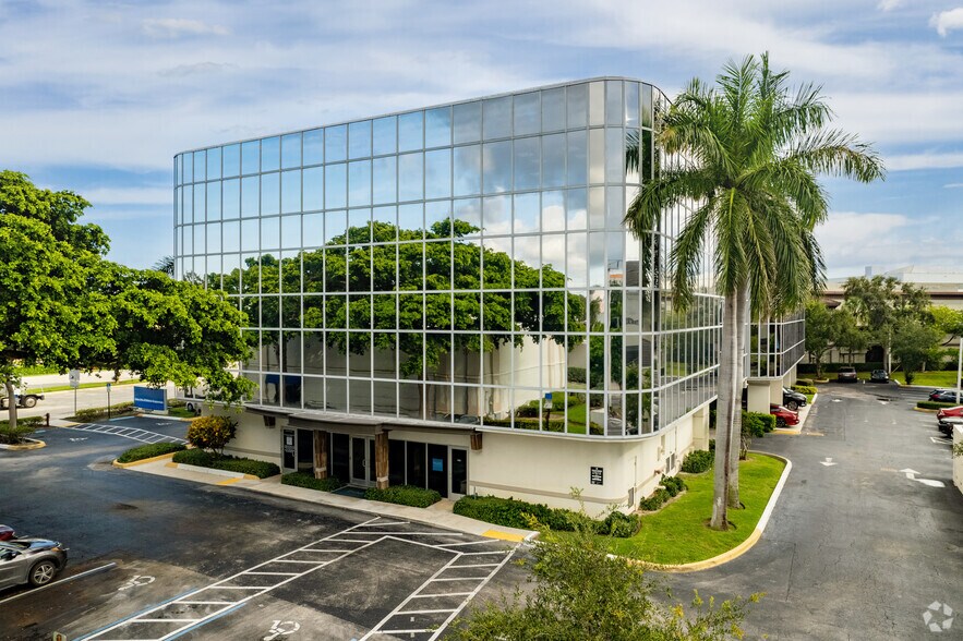 900 N Federal Hwy, Boca Raton, FL à louer - Photo du bâtiment - Image 1 de 21