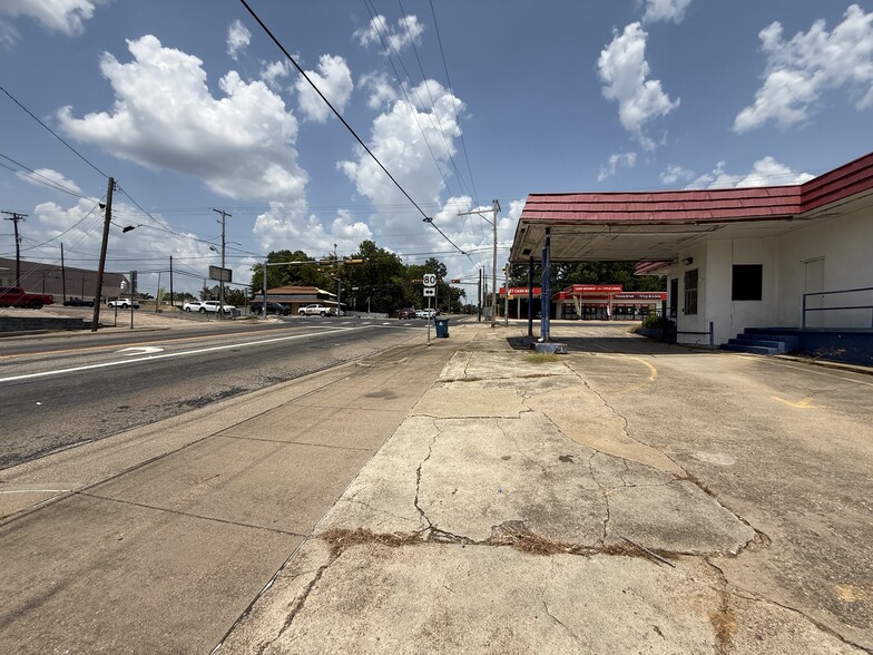 100 E Upshur Ave, Gladewater, TX for sale - Building Photo - Image 3 of 26