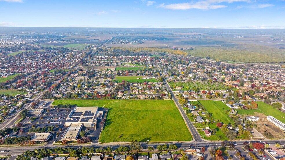 Houston Ave, Visalia, CA à vendre - Photo du bâtiment - Image 3 de 10