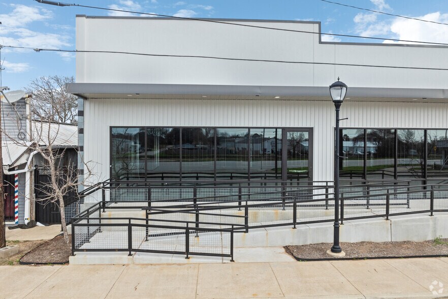 2406 Main St, Waller, TX à louer - Photo du bâtiment - Image 2 de 12